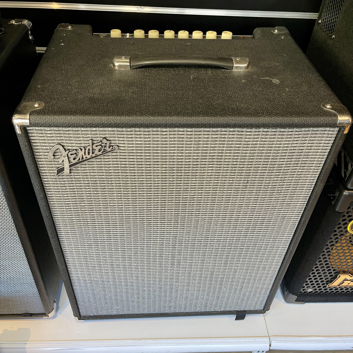 Käytetty Fender Rumble 500 bassocombo